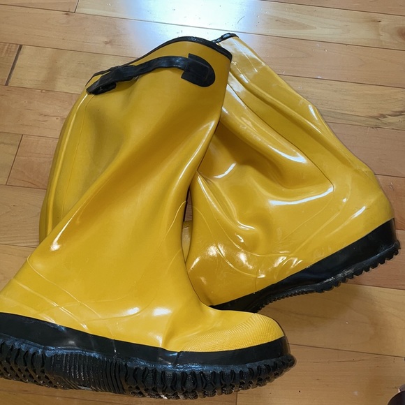 18” Yellow rubber overboot New 11 main image 5